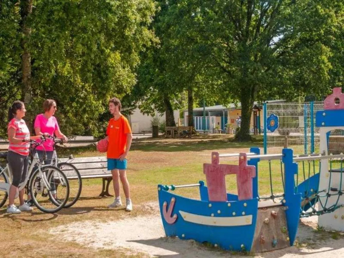 Camping 3 Etoiles - Piscine - Efcaga Saint-Yvy
